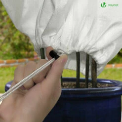 VOUNOT Lot De 3 Housse Hivernage Plante Avec Cordon Polypropylème 80g/m² 80x100cm Blanc 10 VOUNOT Lot De 3 Housse Hivernage Plante Avec Cordon Polypropylème 80g/m² 80x100cm Blanc -Protection Pour Végétaux Soldes 61326509 4